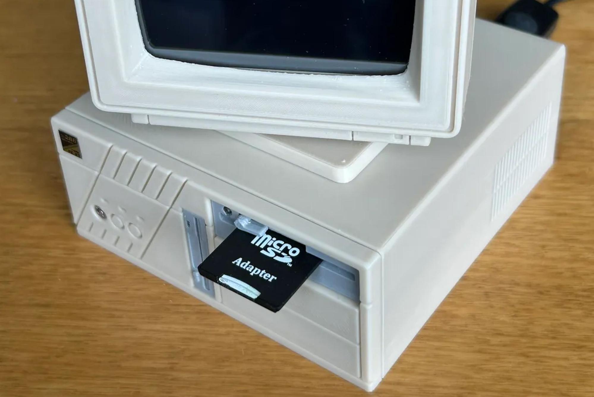 3D Printed Kit Turns Raspberry Pi into a Retro PC